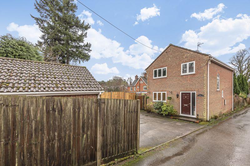 Crossways Road, Grayshott 3 bed detached house £585,000