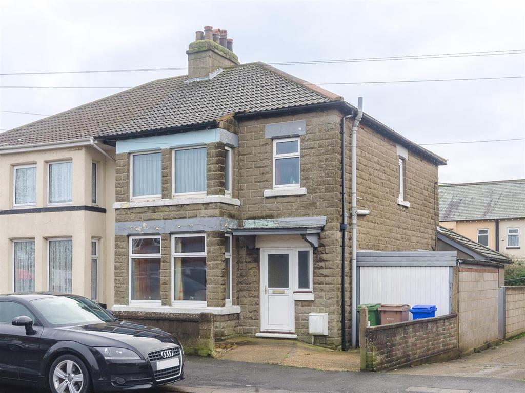 Hull Road, Withernsea 3 bed semidetached house £105,000