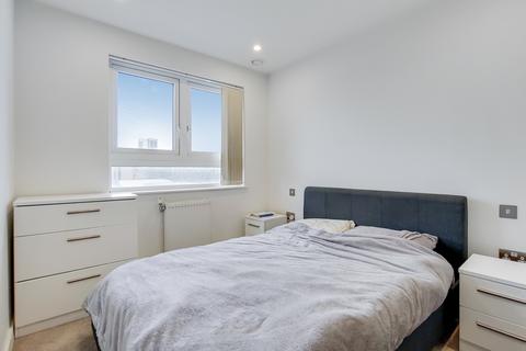 2 bedroom flat for sale, Cornmill House, 4 Wharf Street, London, SE8