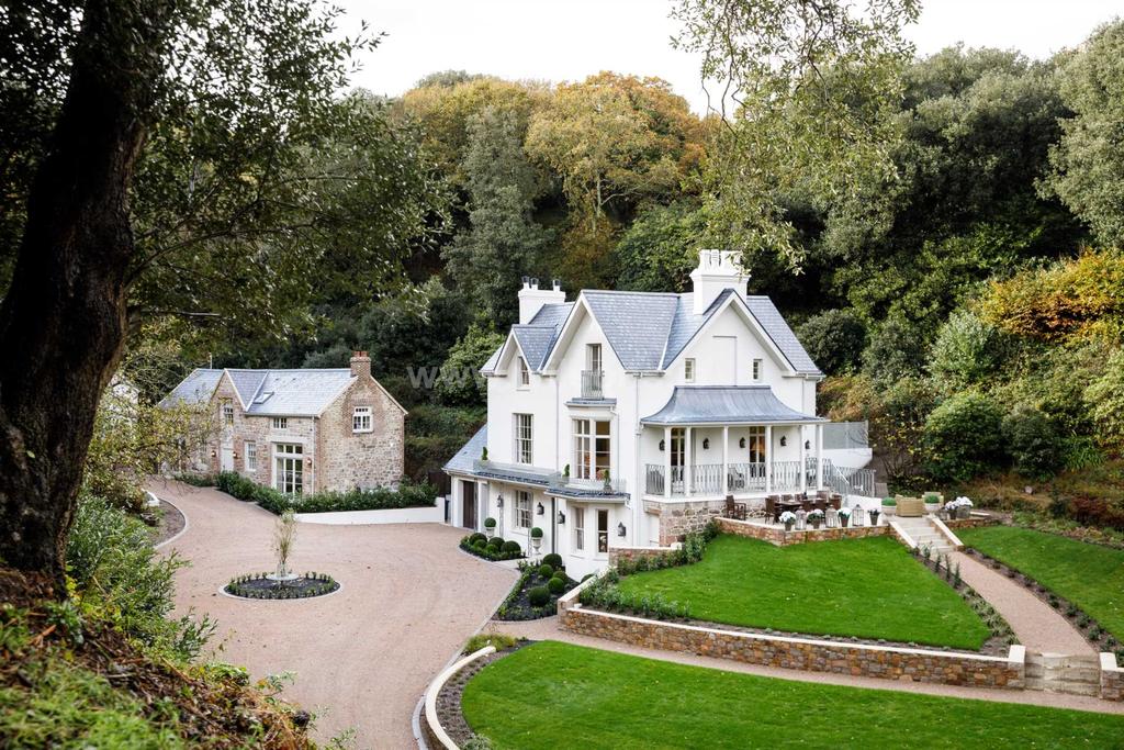 St Martin 6 bed house for sale