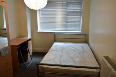 3 bedroom flat to rent, City Road, Cardiff