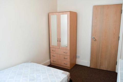 3 bedroom flat to rent, City Road, Cardiff