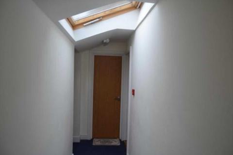 3 bedroom flat to rent, North St, Cardiff