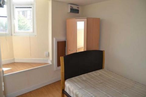 3 bedroom flat to rent, North St, Cardiff