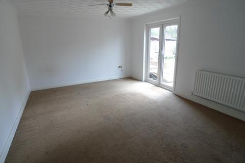 3 bedroom terraced house to rent, Essendyke , Peterborough, Cambridgeshire. PE3 8JB