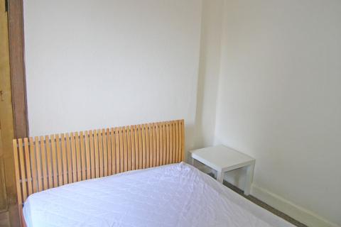 2 bedroom flat to rent, Caledonian Place, Dalry, Edinburgh, EH11