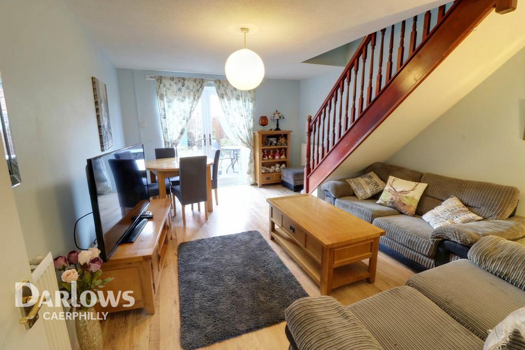 Tyn Y Waun Road, Caerphilly 2 bed terraced house £140,000