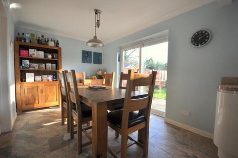 28 Wren Gardens, Alderholt, Fordingbridge, SP6 3PJ