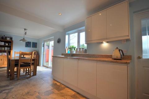 28 Wren Gardens, Alderholt, Fordingbridge, SP6 3PJ