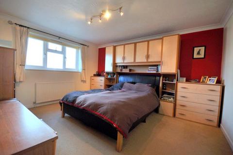 28 Wren Gardens, Alderholt, Fordingbridge, SP6 3PJ