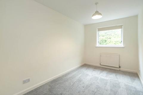3 bedroom apartment to rent, Caithness Place, Edinburgh, Midlothian