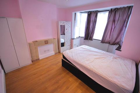 2 bedroom flat to rent, BRIDGEWATER ROAD, WEMBLEY, MIDDLESEX, HA0 1AS