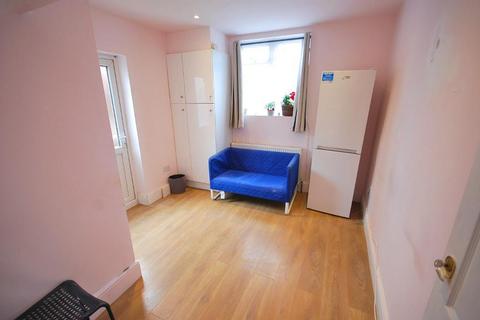 2 bedroom flat to rent, BRIDGEWATER ROAD, WEMBLEY, MIDDLESEX, HA0 1AS