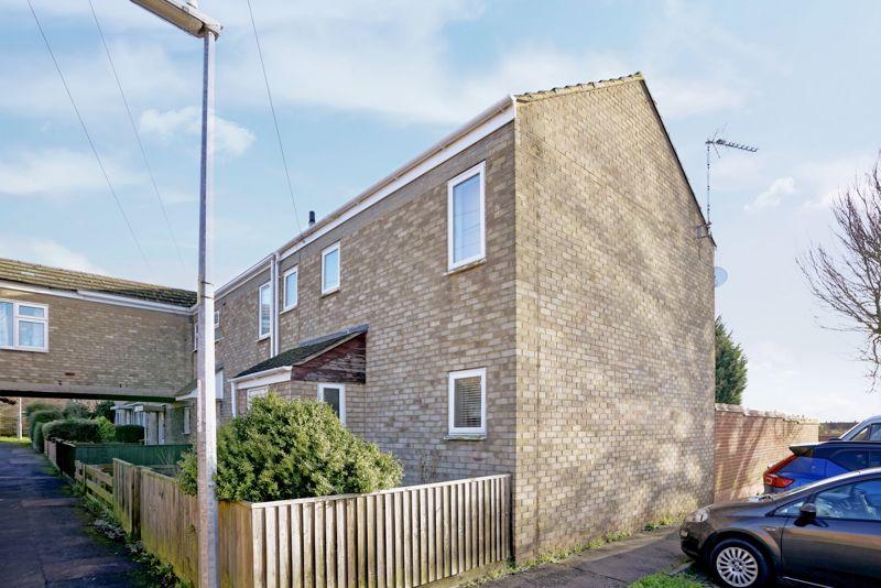 Nene Road, Huntingdon, Cambridgeshire. 2 bed end of terrace house £