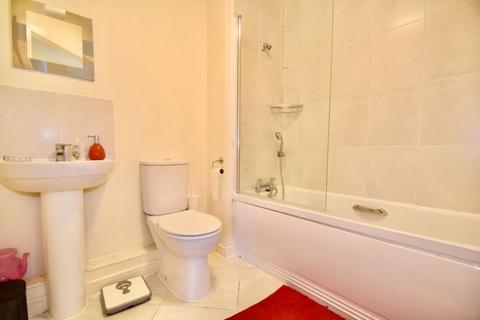 2 bedroom flat to rent, 25 Schoolgate Drive, London SM4