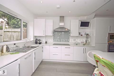 2 bedroom apartment to rent, Burford Gardens, Palmers Green, N13