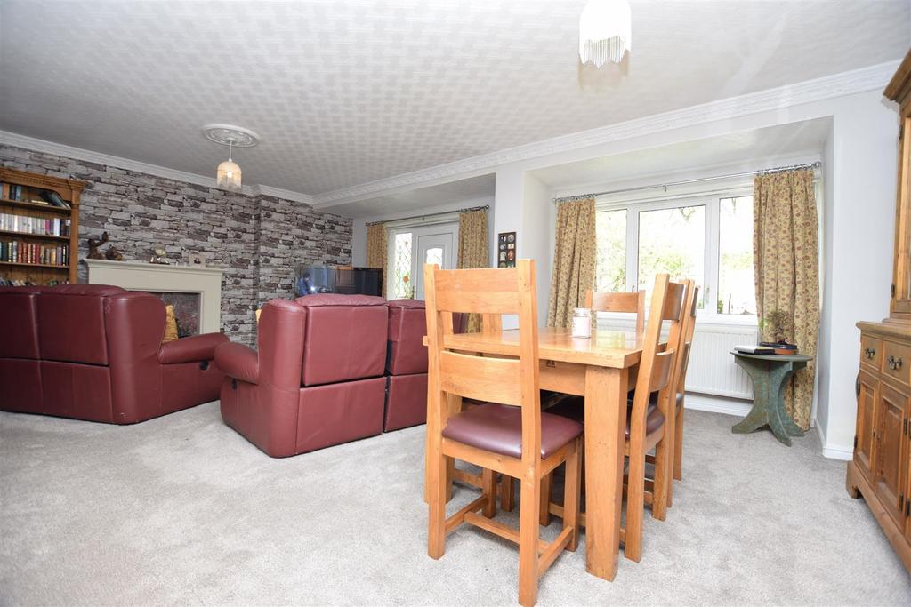 Unsliven Road, Stocksbridge, Sheffield 3 bed detached bungalow £265,000