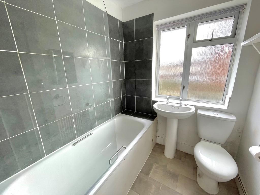 73 Conbar Avenue Bathroom