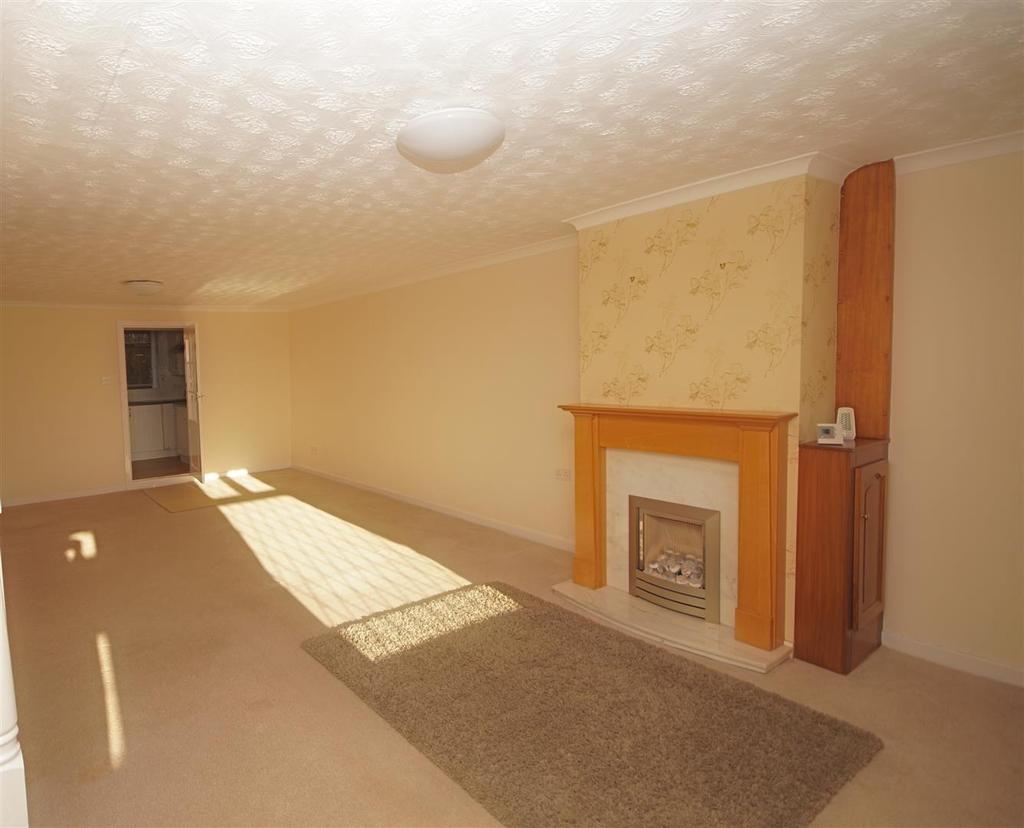 Latham Row, Horwich 2 bed end of terrace house £695 pcm (£160 pw)