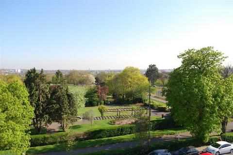 3 bedroom apartment to rent, London NW4