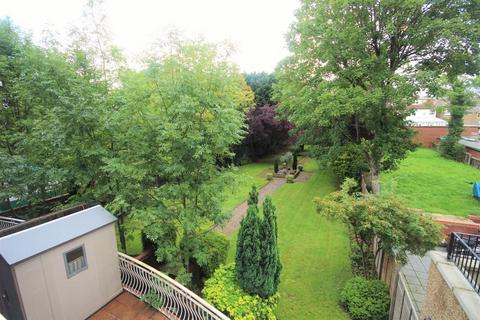 3 bedroom apartment to rent, London NW4