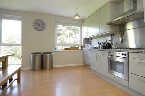 undefined, HOWARDS LANE PUTNEY, SW15