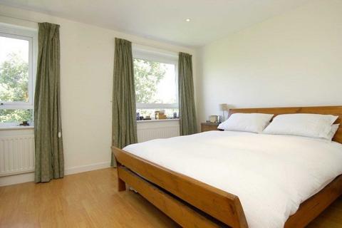 undefined, HOWARDS LANE PUTNEY, SW15