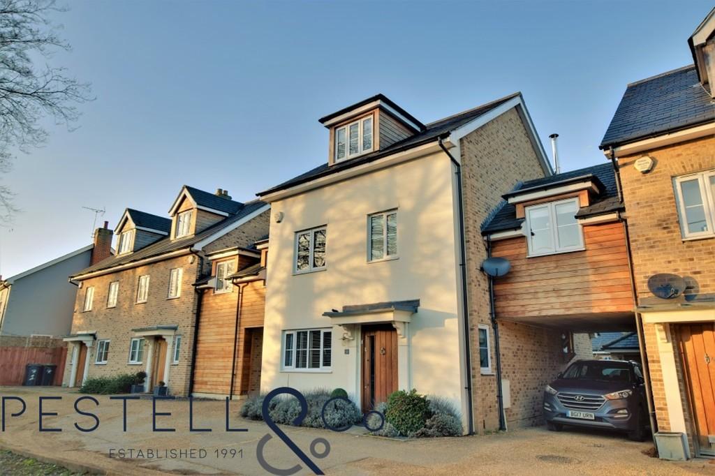 Dunmow Road, Little Canfield 4 bed link detached house £430,000