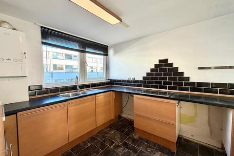 3 bedroom maisonette to rent, 10 Marine Court