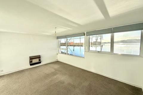 3 bedroom maisonette to rent, 10 Marine Court