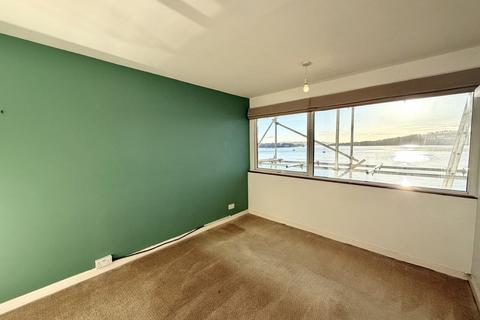 3 bedroom maisonette to rent, 10 Marine Court
