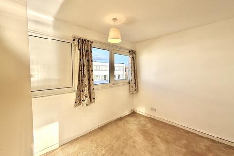 3 bedroom maisonette to rent, 10 Marine Court