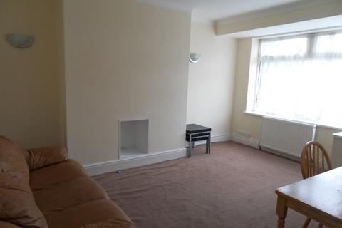 2 bedroom ground floor flat to rent, Fallowfield Avenue, Fawdon NE3