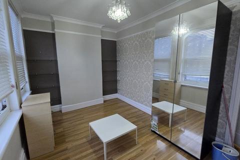 2 bedroom flat to rent, Amhurst Parade, Amhurst Park, Stamford Hill, Manor House,, N16