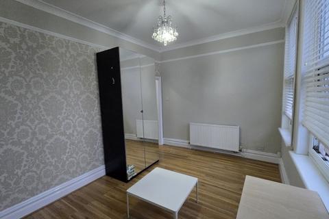 2 bedroom flat to rent, Amhurst Parade, Amhurst Park, Stamford Hill, Manor House,, N16