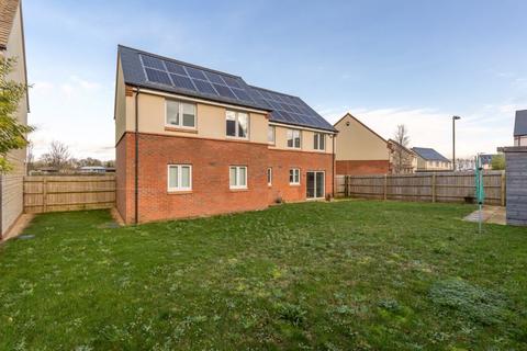 5 bedroom detached house for sale, Tayberry Close, Bicester OX27