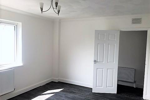 4 bedroom terraced house to rent, Mead Grove, Romford , RM6