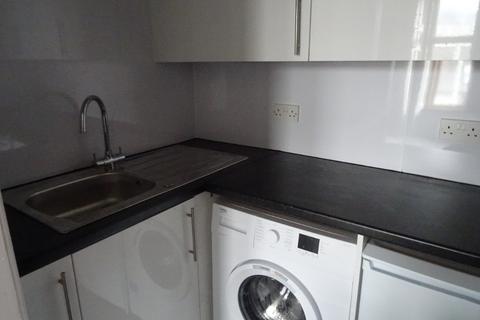 2 bedroom flat to rent, Albert Street, Stobswell, Dundee, DD4