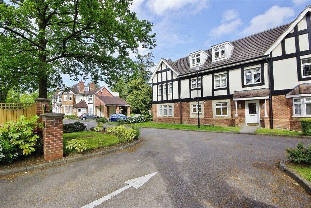 The Moorings, Aldenham Road, Bushey, Hertfordshire, WD23 2 bed