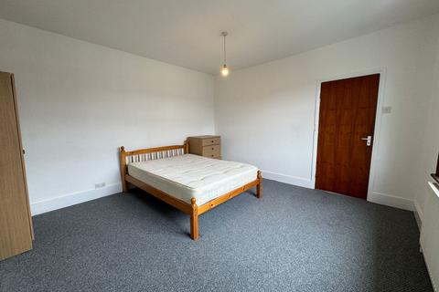 2 bedroom flat to rent, Alexander Road, Archway