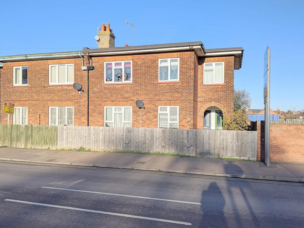 Beach Station Road, Felixstowe, IP11 2EY 2 bed apartment £110,000