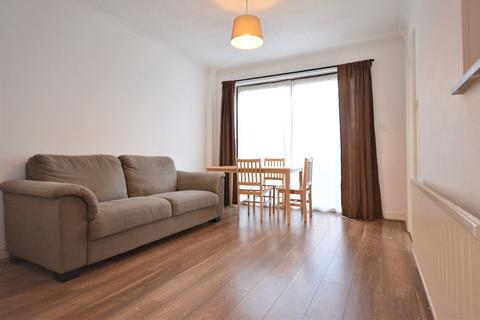 4 bedroom terraced house to rent, Grosvenor Crescent, Kingsbury