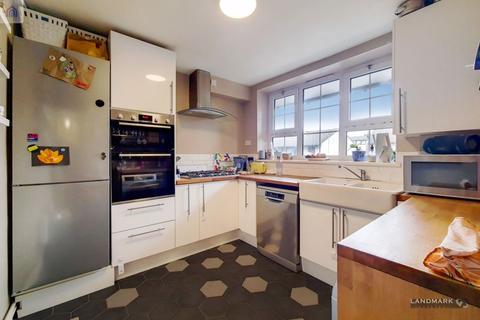 3 bedroom flat for sale - Conway House, London