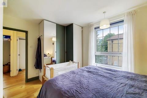 3 bedroom flat for sale - Conway House, London