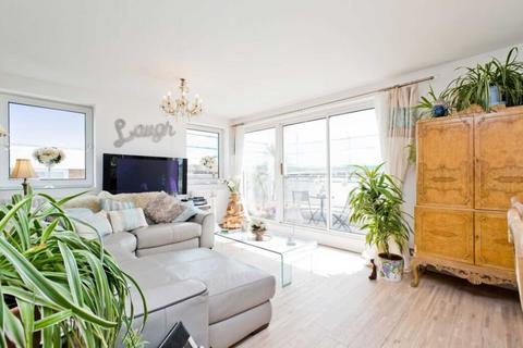 2 bedroom penthouse to rent, The Priory, Hove