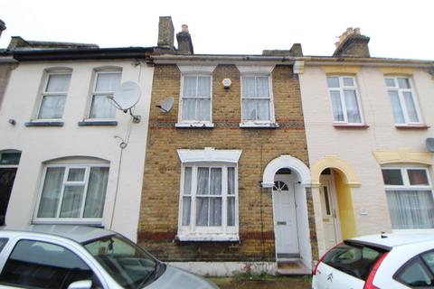 2 bedroom terraced house to rent, Lester Road, Chatham, ME4
