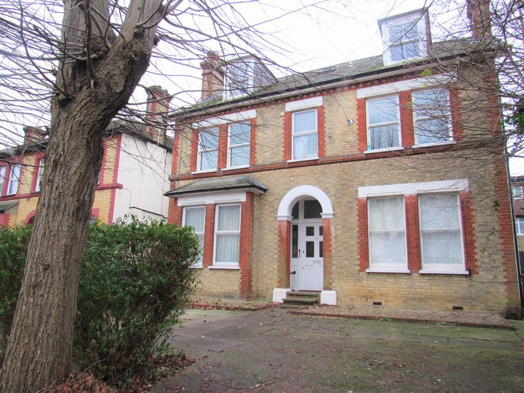 Queens Road, Wallington, Surrey, SM6 0AG 2 bed flat £1,100 pcm (£254 pw)