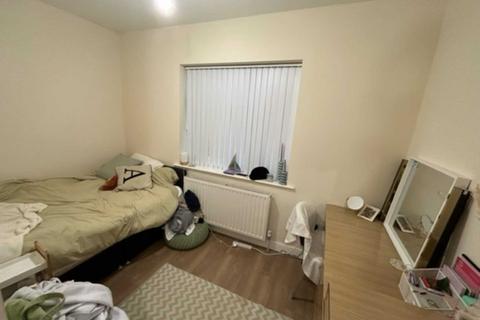 5 bedroom end of terrace house to rent, Albion Road, Fallowfield