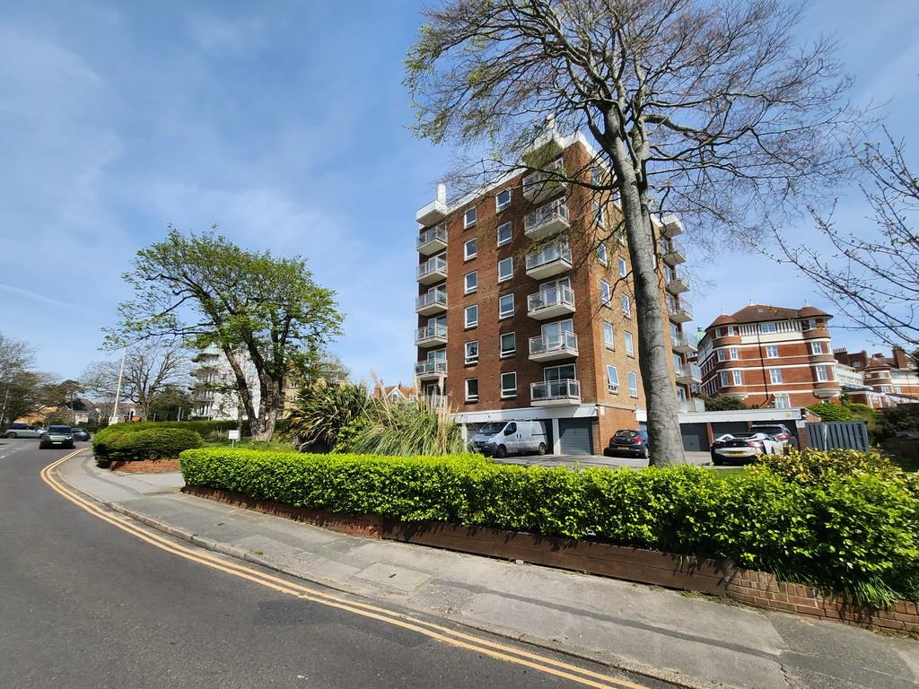 Spa, Bournemouth 2 bed apartment to rent £1,200 pcm (£277 pw)