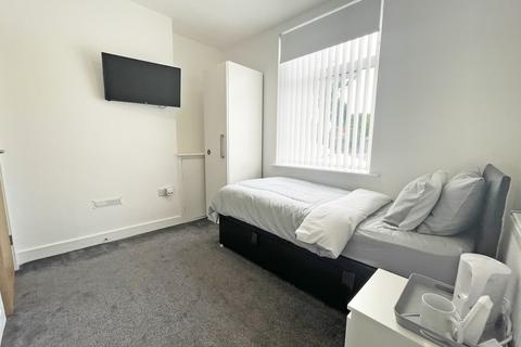 Studio to rent, Room 1, Lacey Street, Widnes